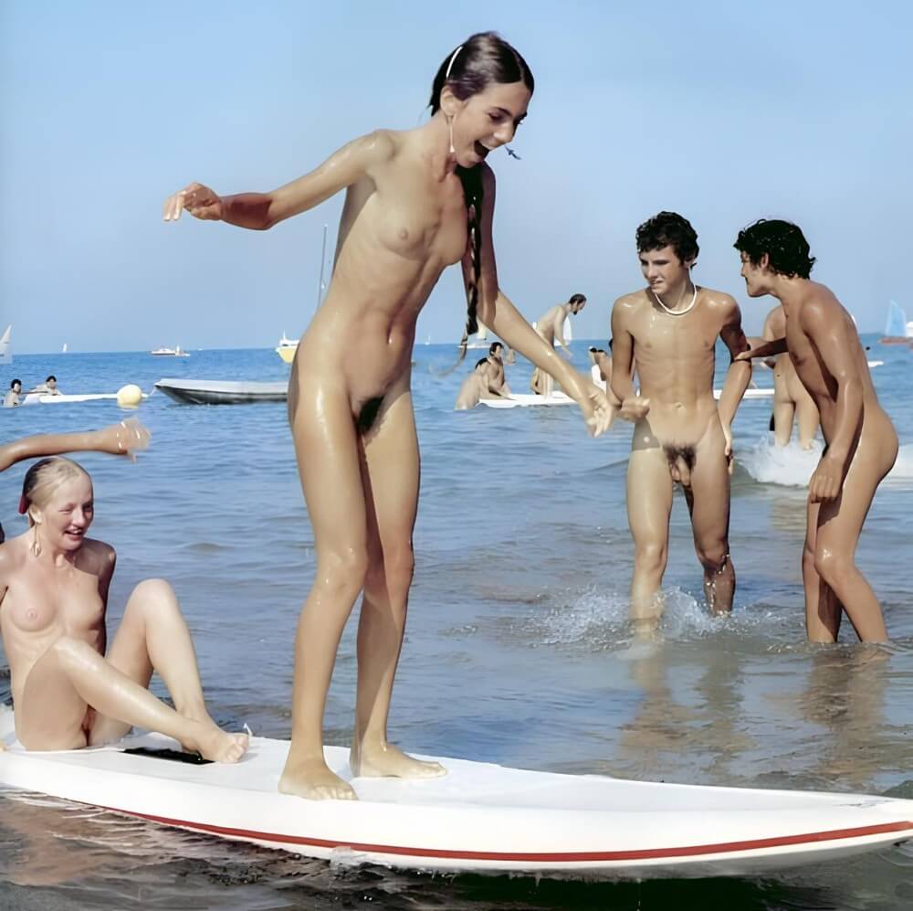 Retro naturism beautiful photos - The body looks beautiful and natural in its natural, unadorned state