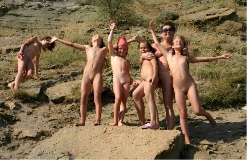 Nudism in a sunny day pics - Naturists love nature and the environment