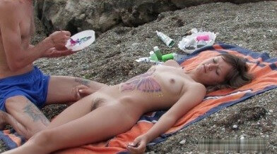 Naked body art on the beach Full HD video - Nature is considered the bodys natural clothing