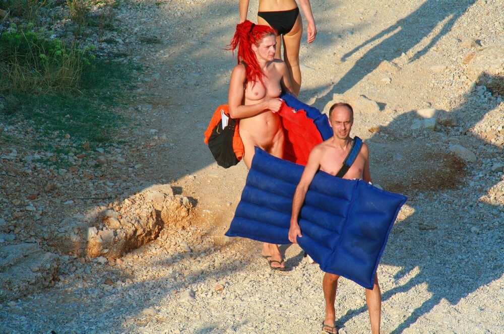 Ula FKK Red Hairstyle Girl pics - World Naturist Federation
