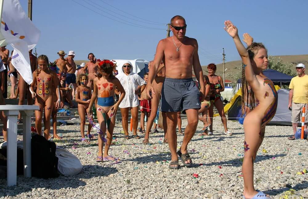 Beach Time Talent Show pics - Current trends in the development of the naturist movement