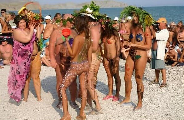 Premium Content # 34 - Freedom and harmony in the practice of nudism and the naturist movement