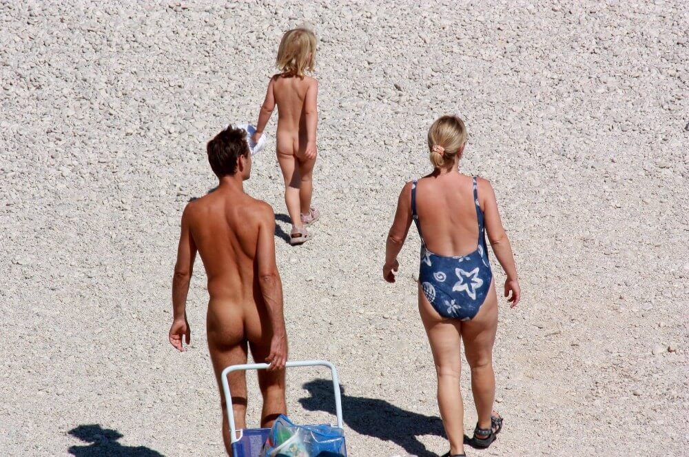 Beach Voyage Nudism Life pics - Lightness and ease as the main traits of naturists