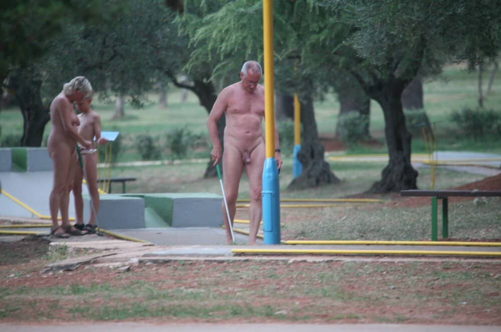Mini-Golf Nude Participants pics - What the concept of naturist recreation entails and its benefits