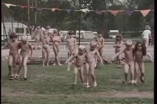 Educating Julie (1984) - Values trust and friendliness among naked people