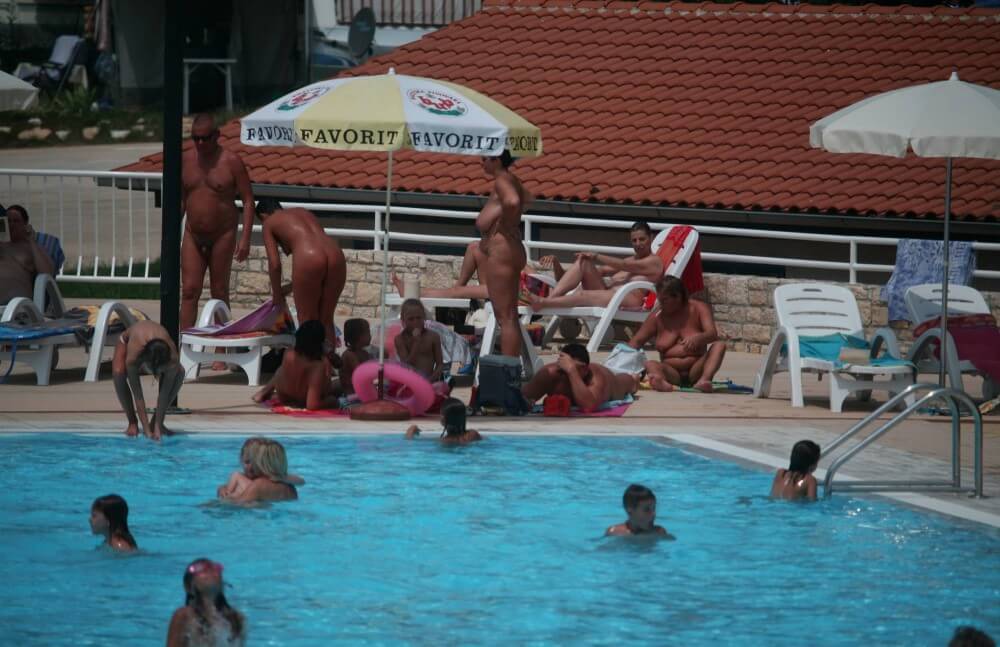 Naturist Pool Observation pics - People who participate in nude recreation seek psychological comfort