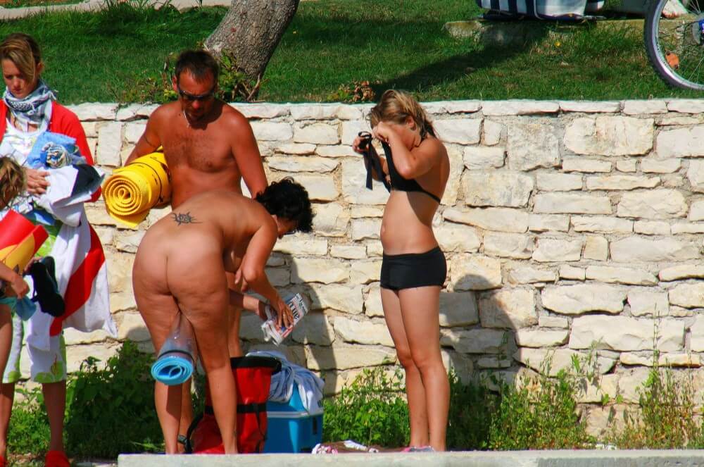 Ula FKK Sisters Day photo gallery - Nudism and Respect for Nature and the Environment