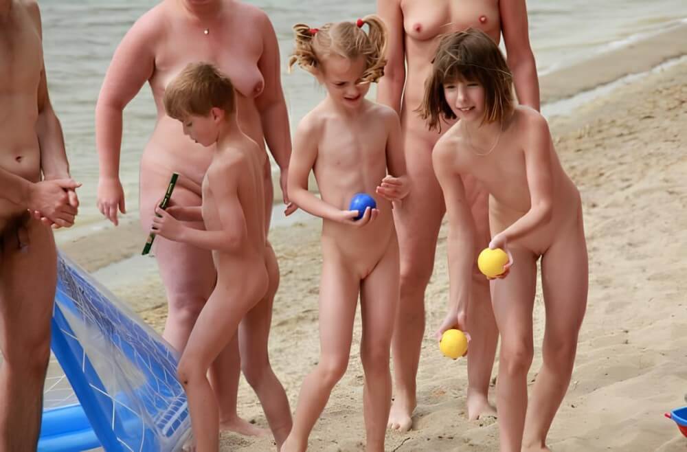 Lezero family games big gallery - Leaving the house while naked