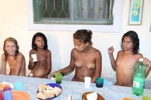 Family Events Pictures # 1 - Living freely and naturally is the dream of naturism and nudism advocates