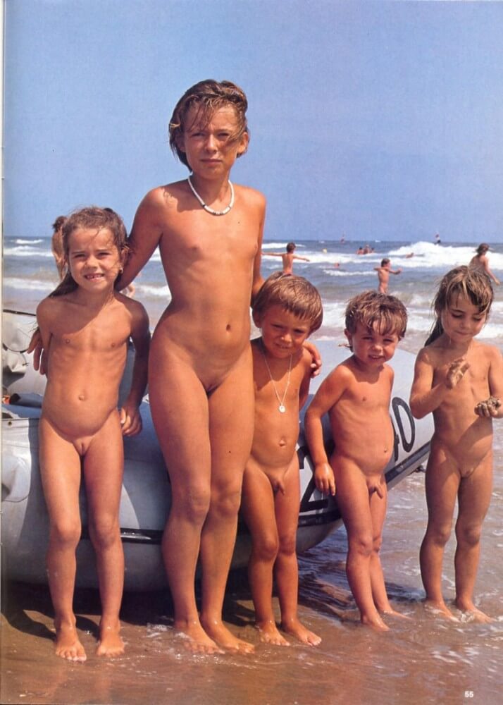 Jung und Frei Nr 2 - Being naked fosters trust