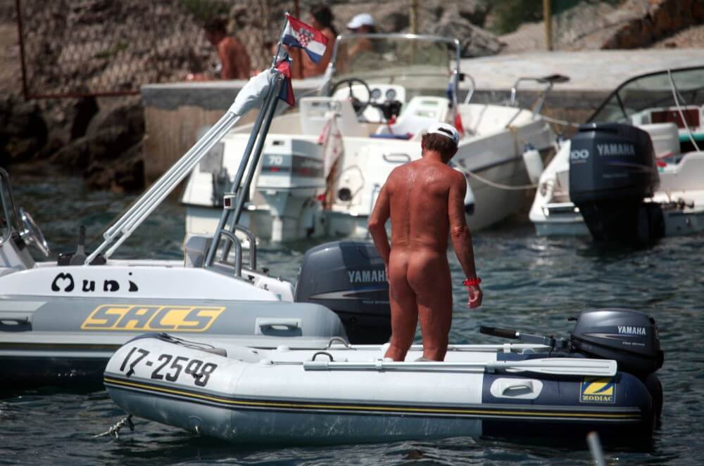 Boating and Floater Waters pics - Human nature in its original form