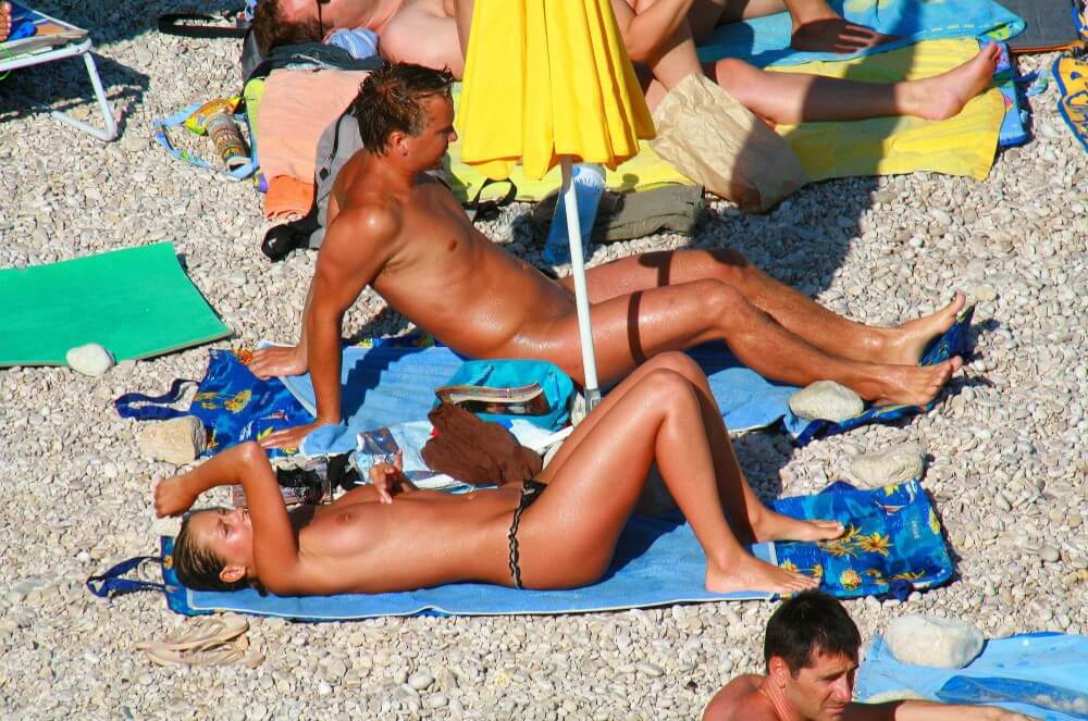 Ula FKK Bikini Couples Day pics - In this nudist movement, voluntariness and comfort are important