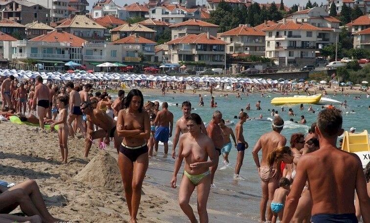 Enature - resort in solar Bulgaria - Naturism and nudism value openness of mind and body