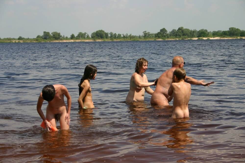 Kiev Water-Front Bathing pics - A slight inclination toward nudism
