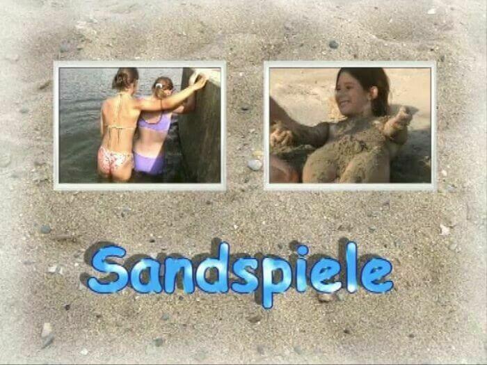 Naturistin: Sandspiele - Nudity fosters trust and mutual understanding among people