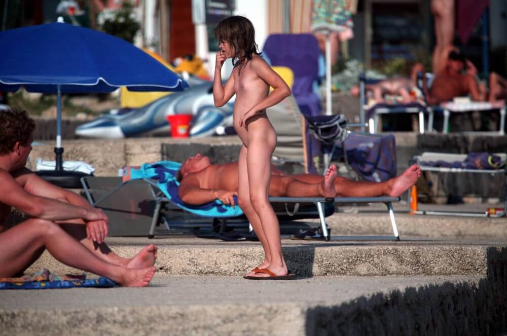 Girl Walk to Nudist Shower pics - The first step toward home nudism