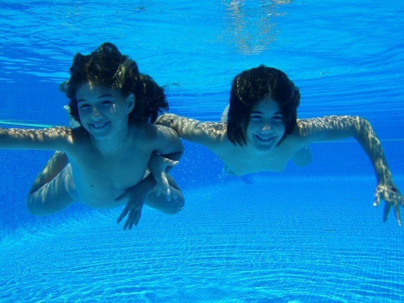 Nudism Shoot Observation photos - Self-confidence helps naturists achieve their goals