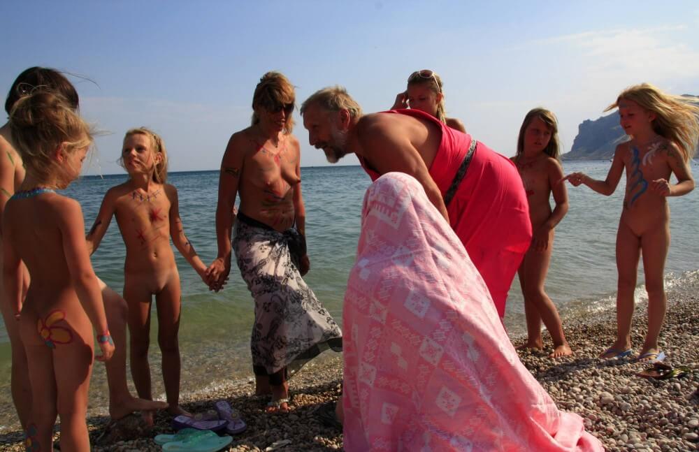 Water Drying Off pics - Types of recreation in nudist destinations