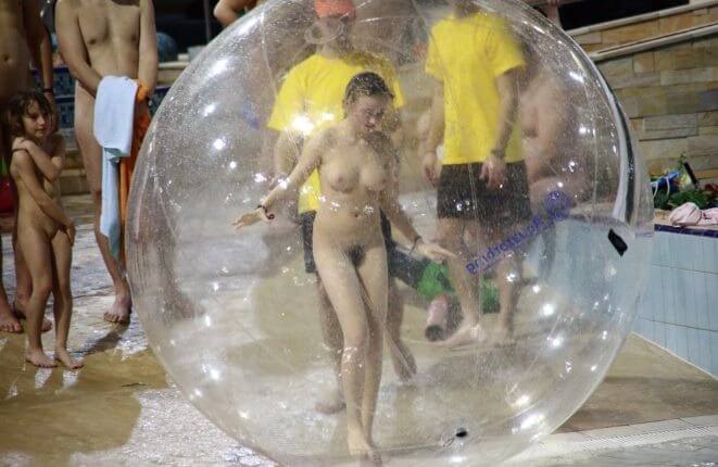 Holiday in the pool photos - Naturists respect each other and those around them