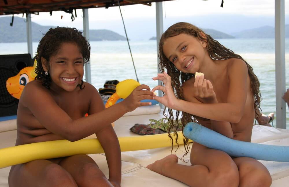 Brazilian Boating Girlfriend pics - Naturists value a simple life