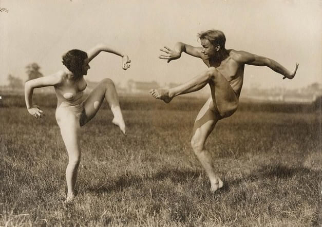 Jazz, dancing and naturism - Nudity fosters trust and honesty