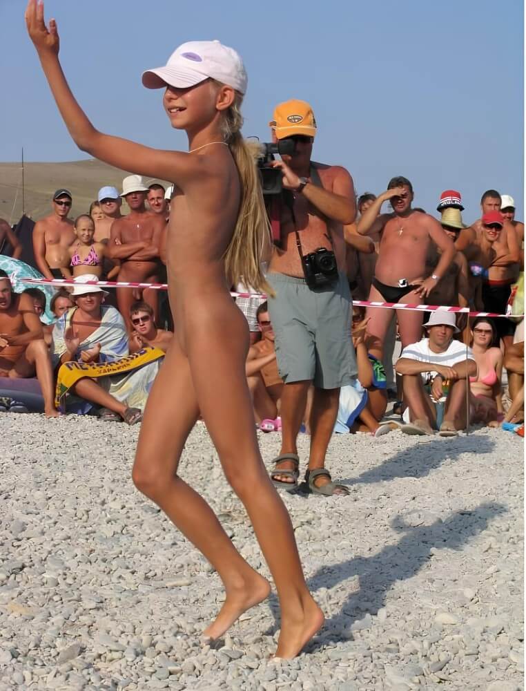Holiday of the Neptune photos - Naturism teaches us to accept differences and imperfections without shame or insecurities