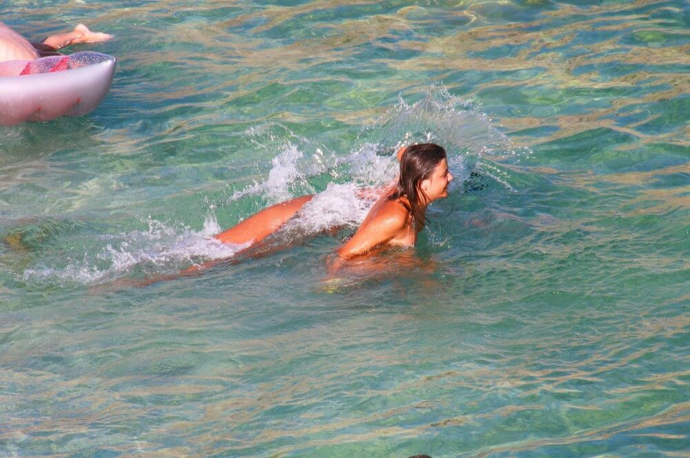 Ula FKK Teen Shore Run pics - The natural beauty of the body is one of the goals of naturism and nudism