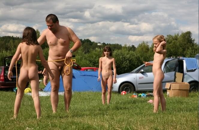 Naturism photo gallery # 38 - Leaving the house while naked