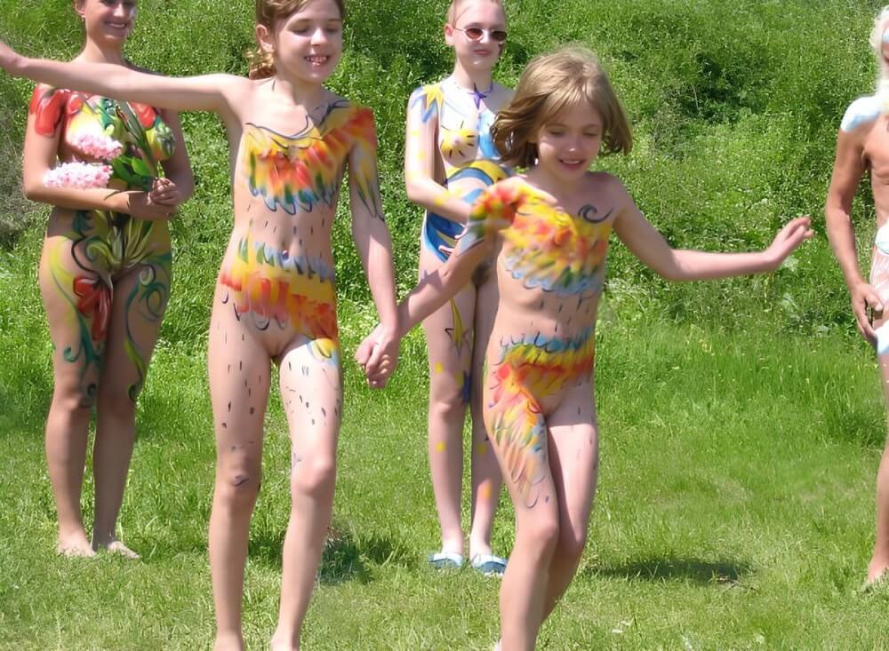 Naturism photo gallery # 29 - Nudism helps overcome prejudices and fears