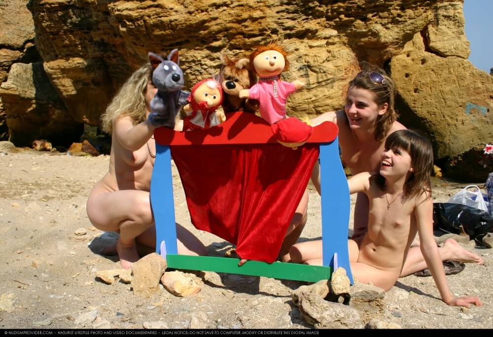 Premium Content # 33 - Living freely and naturally is the dream of naturism and nudism advocates