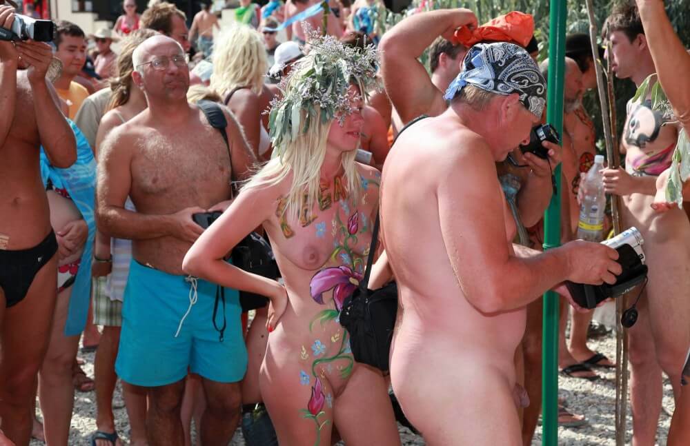 Neptune Painting Couple pics - Nudism is based on human nature
